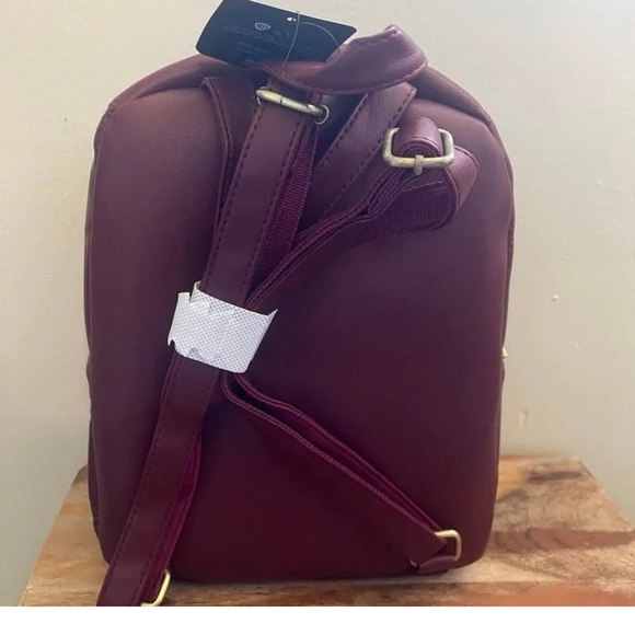 NEW IN BAG! Harry Potter Gryffindor Embossed Mini Backpack - Picture 6 of 14